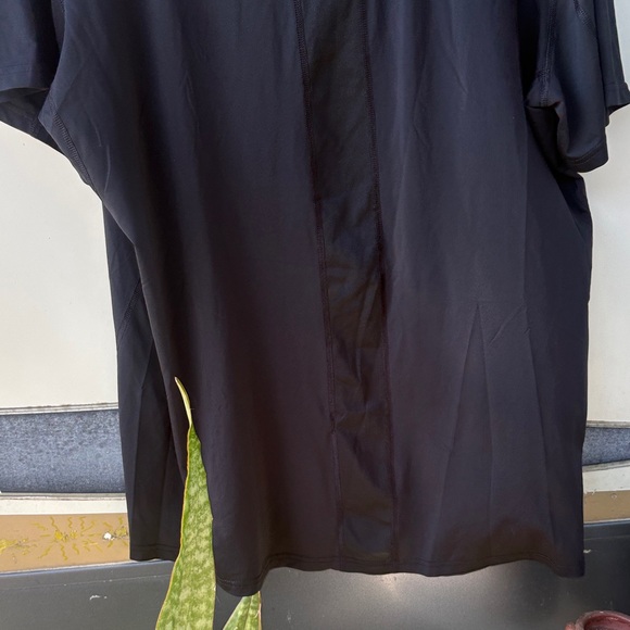 Nike Pro Black Tee with Green and White Graphic - Picture 4 of 4